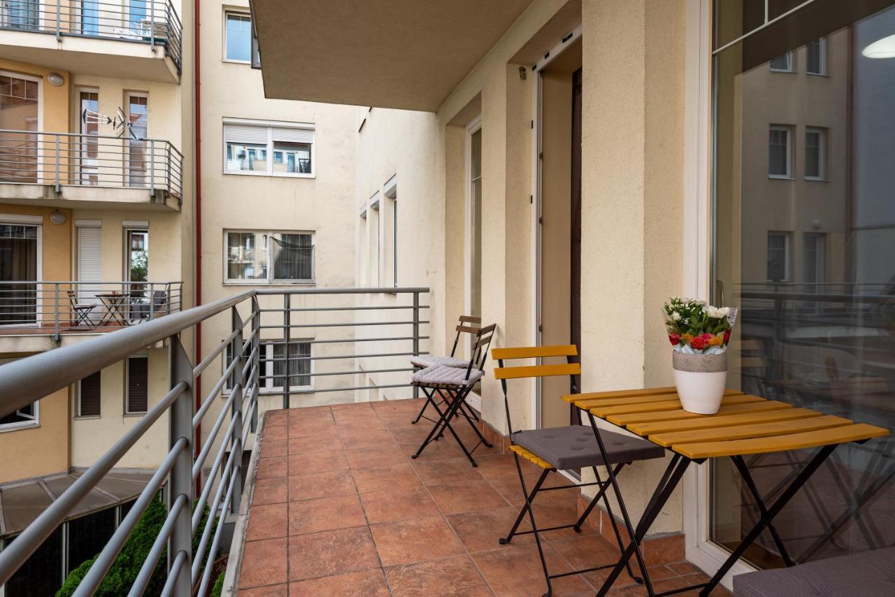 Pesti Apartment&free Parking Apartman *